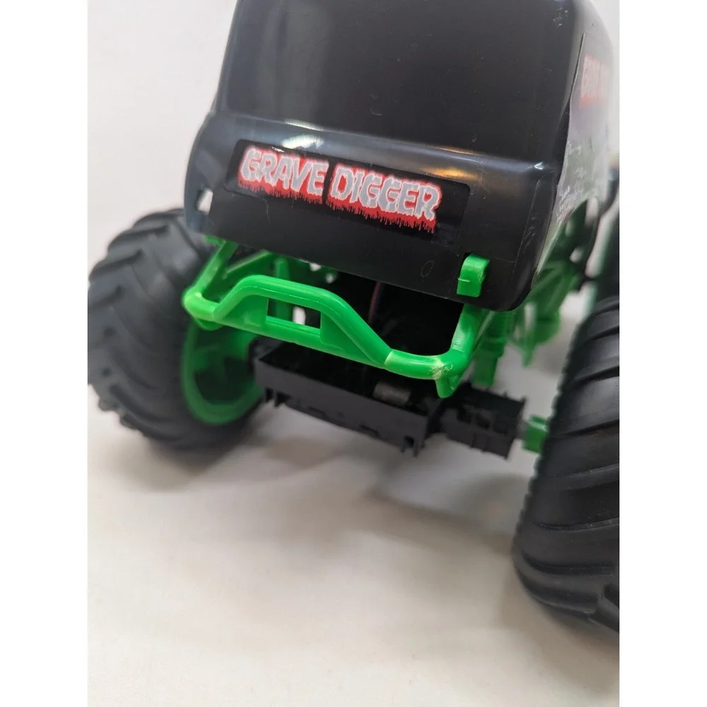 Monster Jam Spin Master Grave Digger 1:15 RC Truck Model 66801 - No Remote *Read